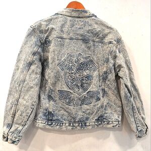 VINTAGE 90s rose floral embossed acid washed denim jean jacket